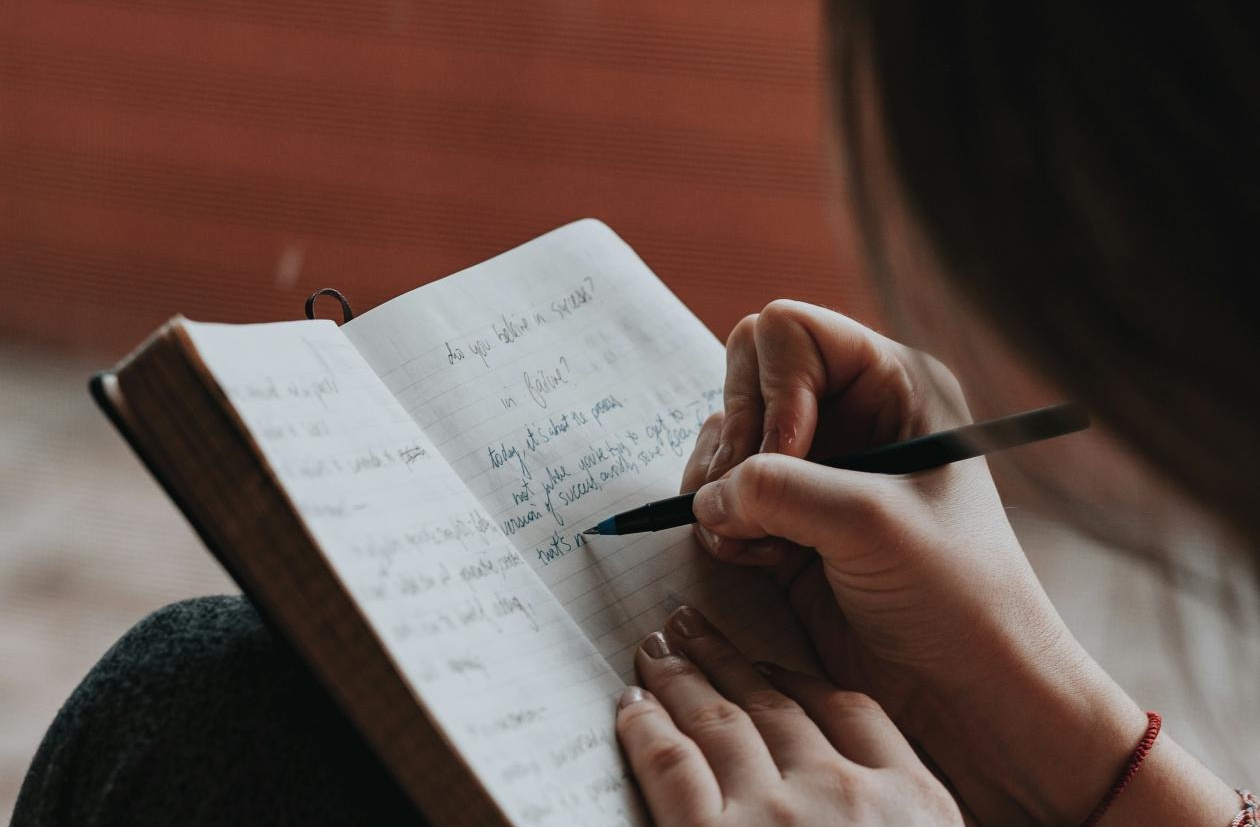 北京作文助手小程序開發(fā)，自由創(chuàng)作高質(zhì)量作文